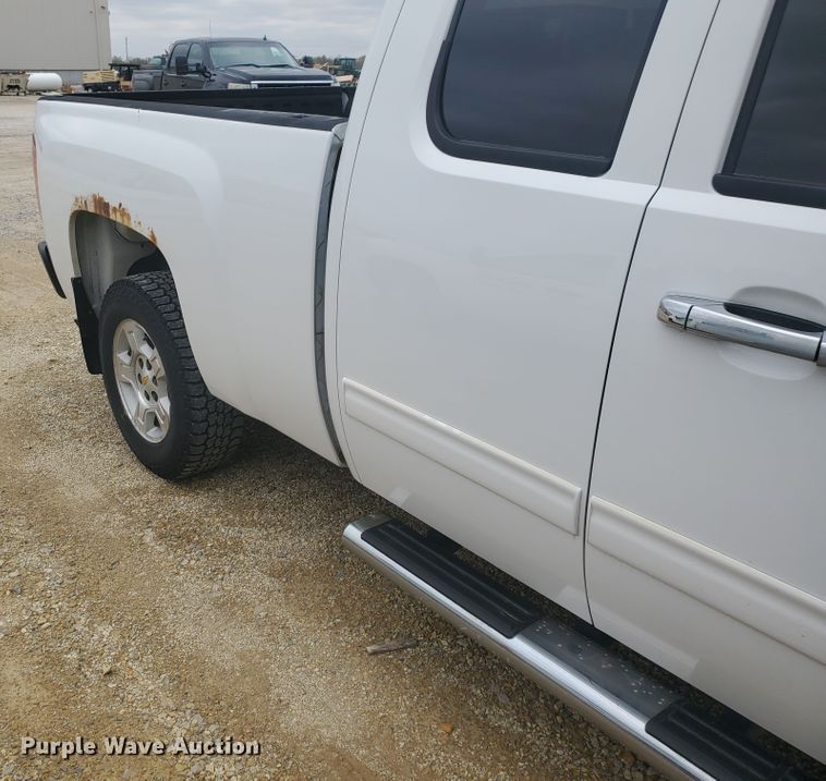 image for item IX9808 2011 Chevrolet Silverado 1500  Ext. Cab pickup truck