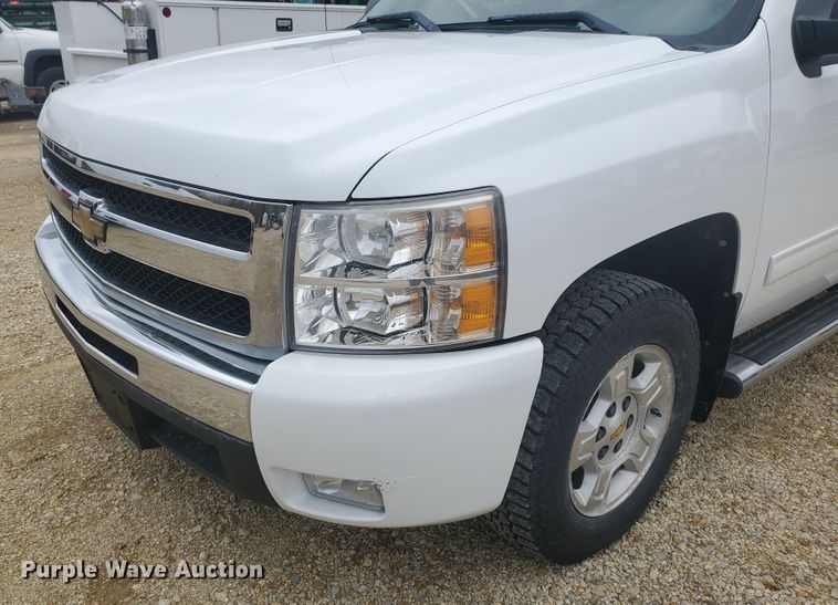 image for item IX9808 2011 Chevrolet Silverado 1500  Ext. Cab pickup truck