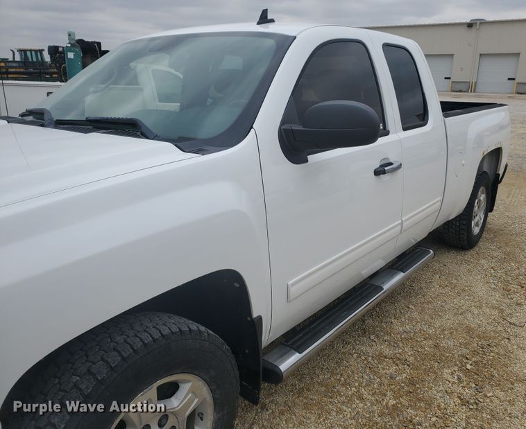 image for item IX9808 2011 Chevrolet Silverado 1500  Ext. Cab pickup truck