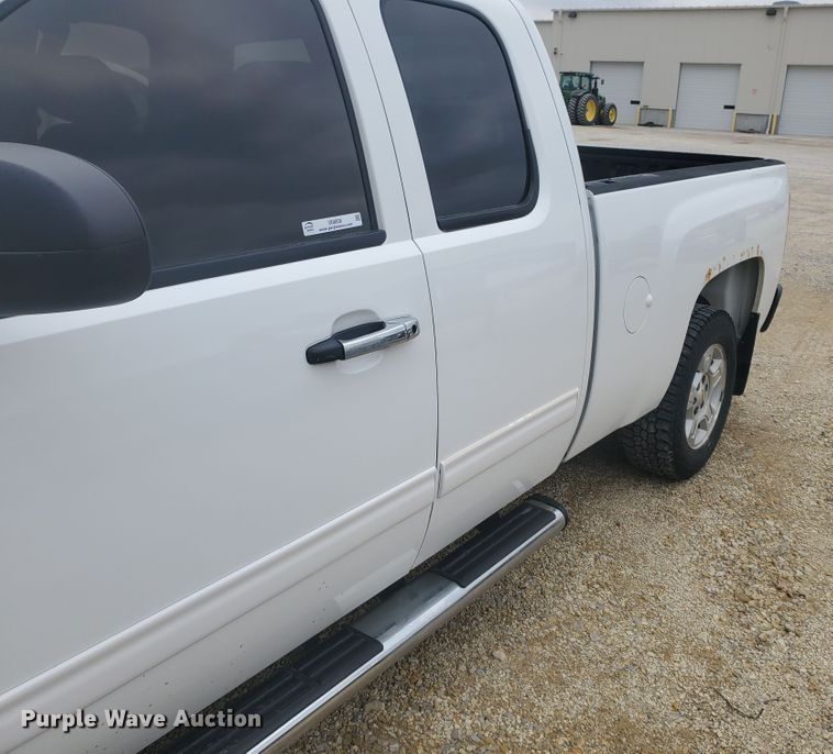 image for item IX9808 2011 Chevrolet Silverado 1500  Ext. Cab pickup truck