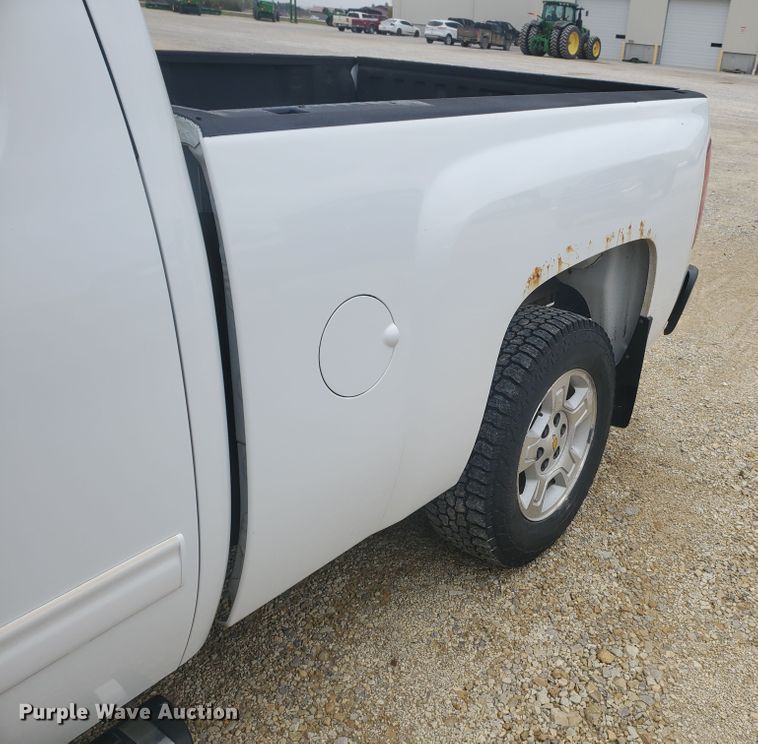 image for item IX9808 2011 Chevrolet Silverado 1500  Ext. Cab pickup truck