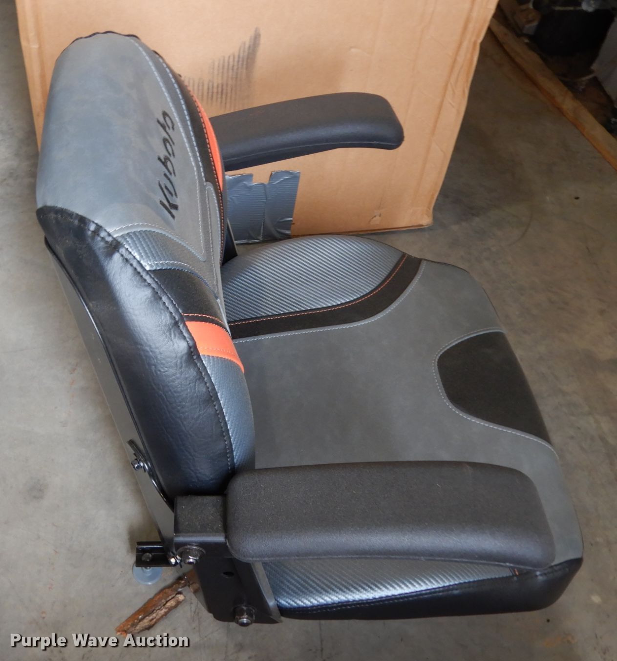 Kubota seat in Grapevine, TX Item HR9691 sold Purple Wave