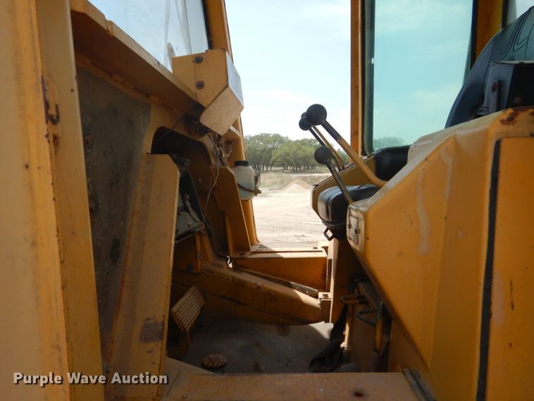 image for item DF2645 1988 Fiat-Allis FL10C  track loader