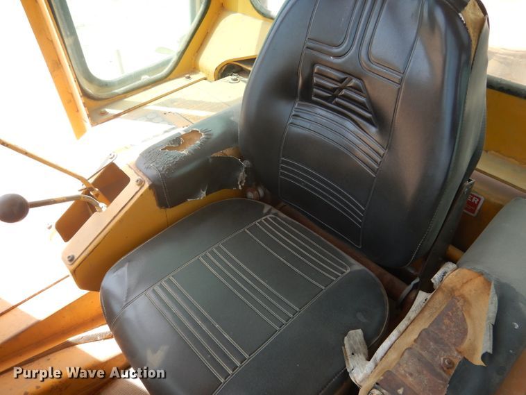 image for item DF2645 1988 Fiat-Allis FL10C  track loader