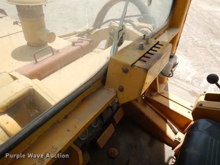 image for item DF2645 1988 Fiat-Allis FL10C  track loader