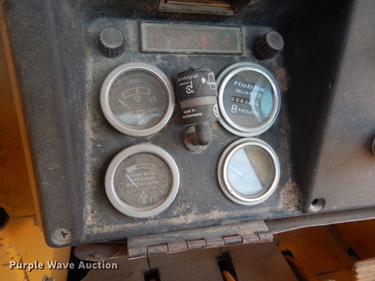 image for item DF2645 1988 Fiat-Allis FL10C  track loader