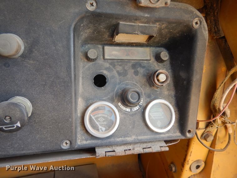 image for item DF2645 1988 Fiat-Allis FL10C  track loader