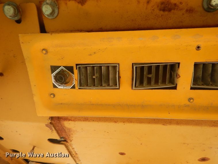 image for item DF2645 1988 Fiat-Allis FL10C  track loader