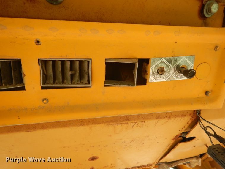 image for item DF2645 1988 Fiat-Allis FL10C  track loader