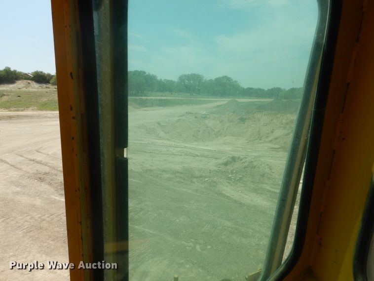 image for item DF2645 1988 Fiat-Allis FL10C  track loader