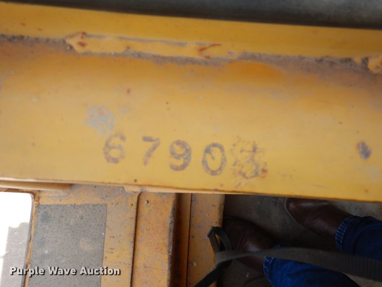 image for item DF2645 1988 Fiat-Allis FL10C  track loader