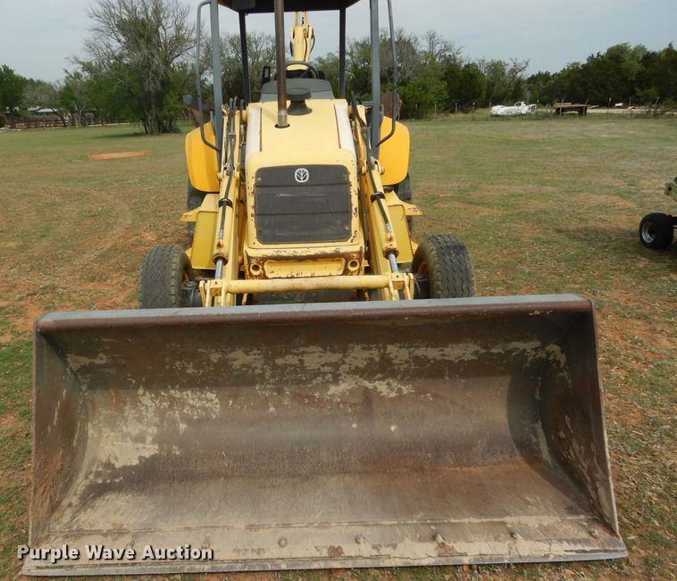 image for item DF2652 2001 New Holland LB75B  backhoe