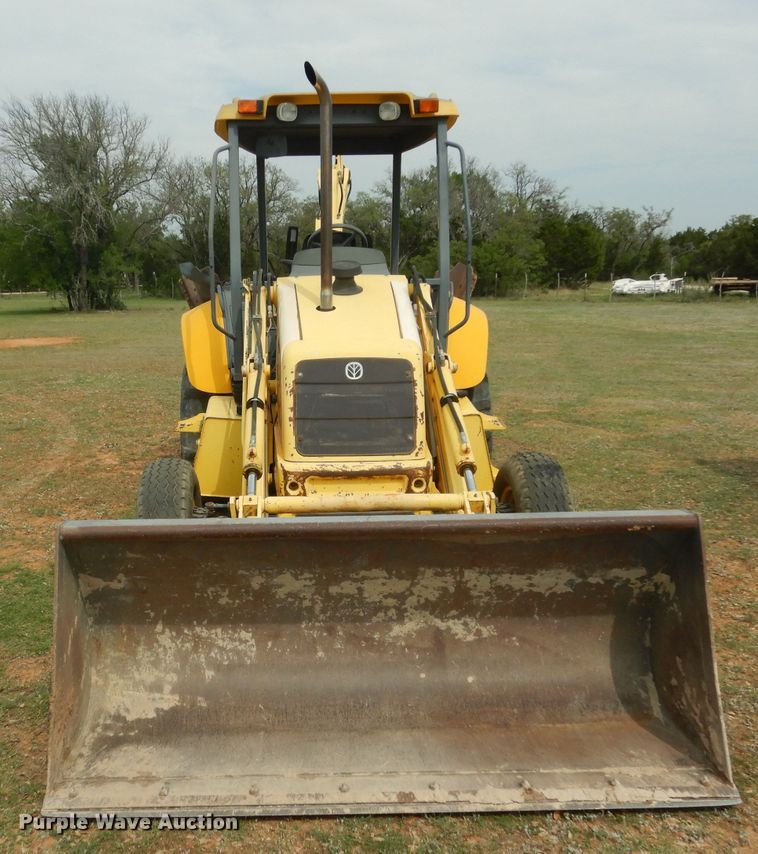 image for item DF2652 2001 New Holland LB75B  backhoe