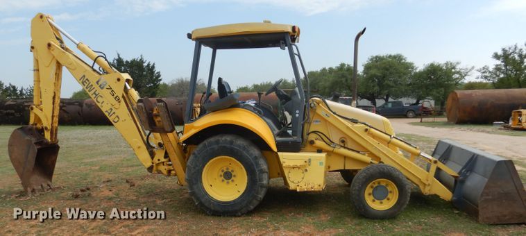 image for item DF2652 2001 New Holland LB75B  backhoe