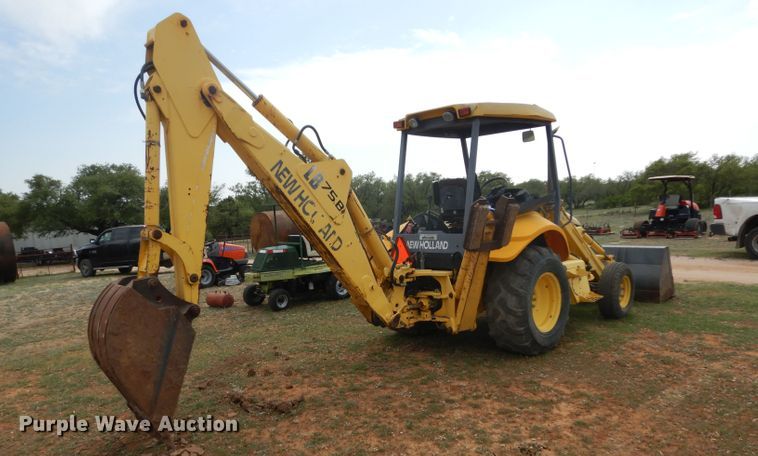 image for item DF2652 2001 New Holland LB75B  backhoe