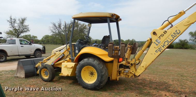 image for item DF2652 2001 New Holland LB75B  backhoe