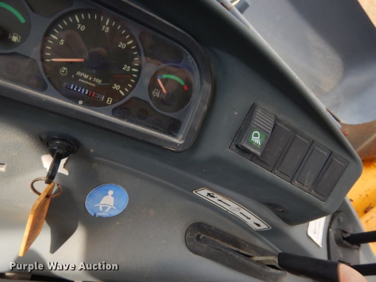 image for item DF2652 2001 New Holland LB75B  backhoe