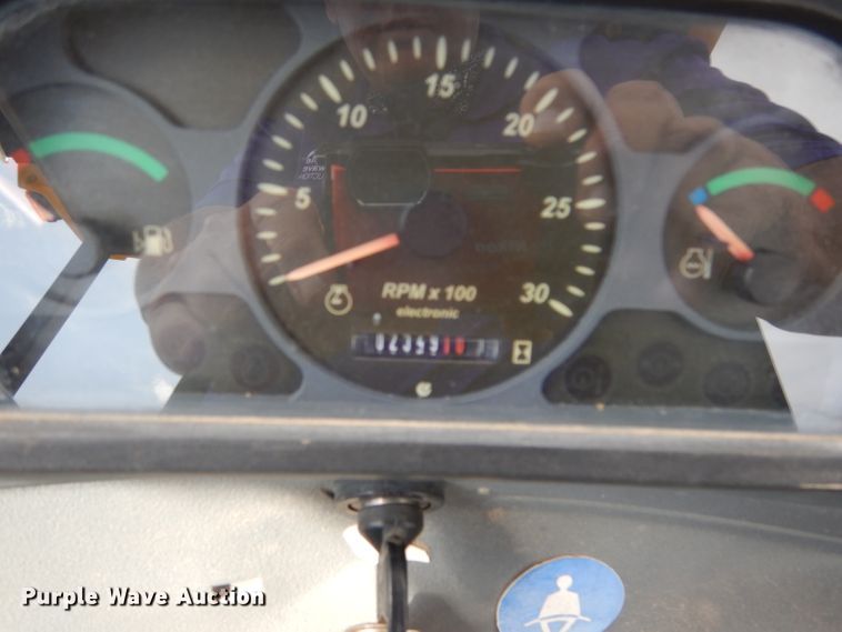 image for item DF2652 2001 New Holland LB75B  backhoe