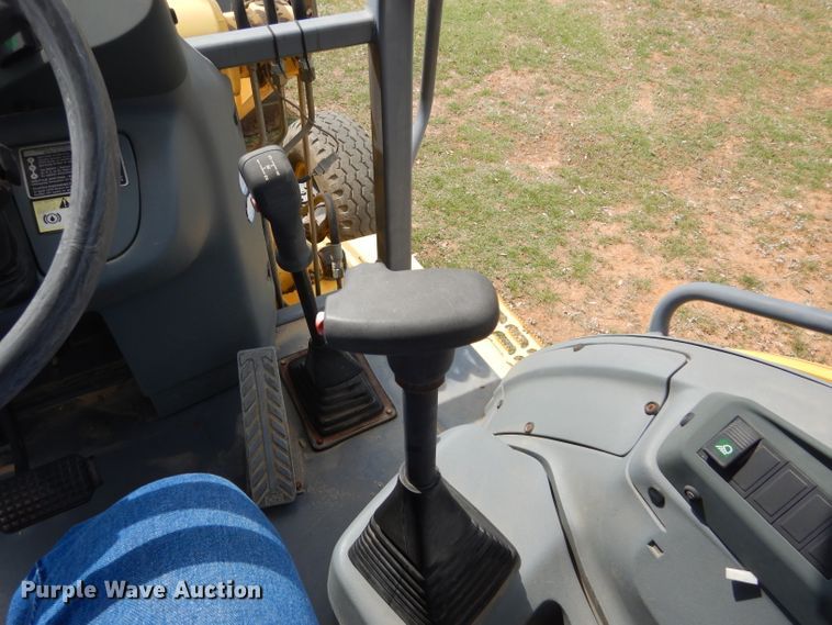 image for item DF2652 2001 New Holland LB75B  backhoe