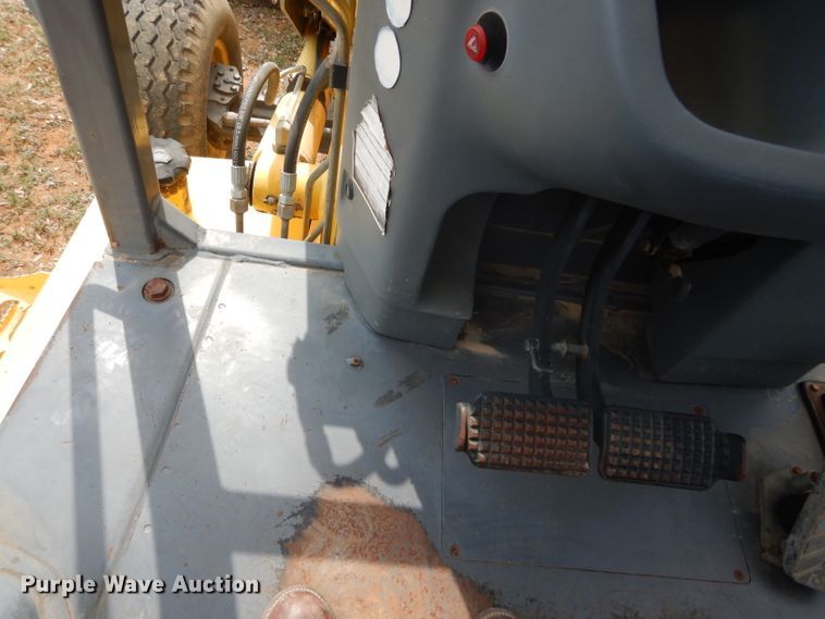 image for item DF2652 2001 New Holland LB75B  backhoe