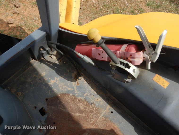 image for item DF2652 2001 New Holland LB75B  backhoe