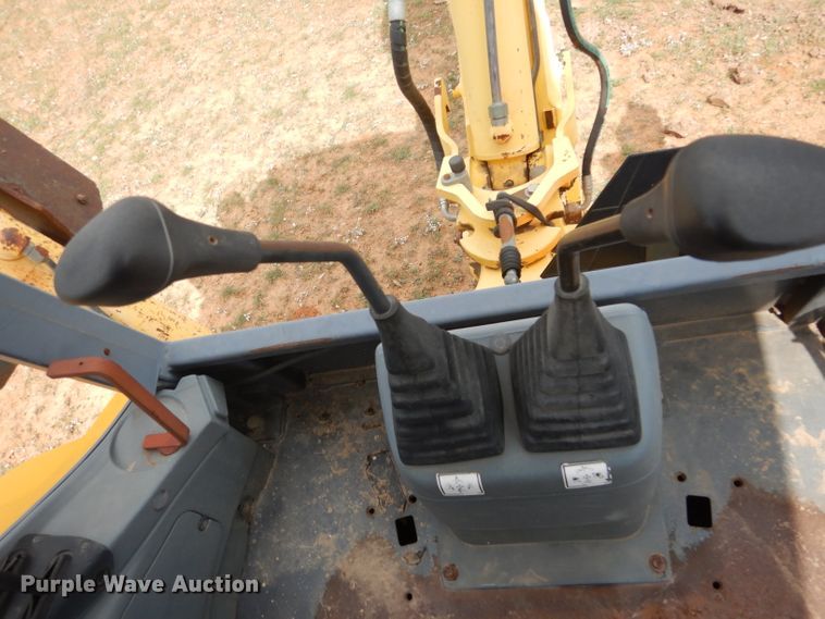 image for item DF2652 2001 New Holland LB75B  backhoe