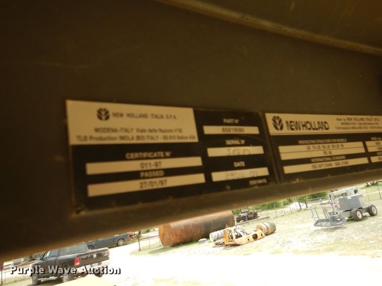 image for item DF2652 2001 New Holland LB75B  backhoe