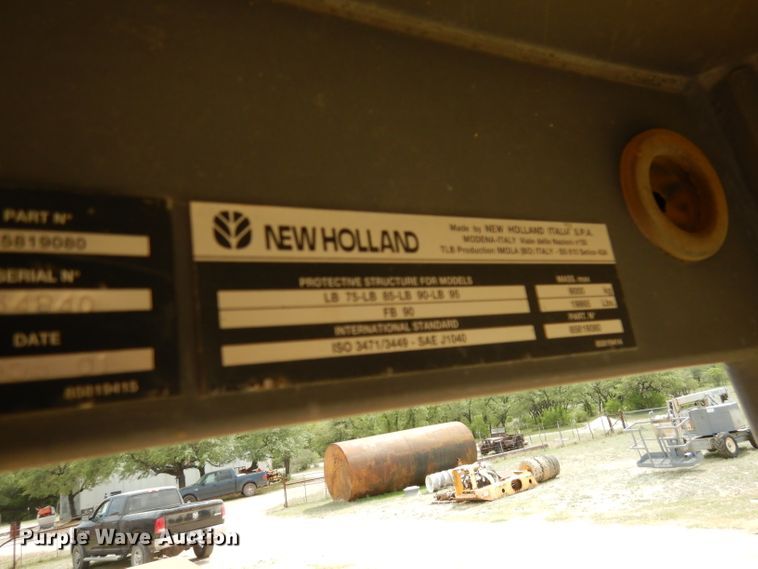 image for item DF2652 2001 New Holland LB75B  backhoe