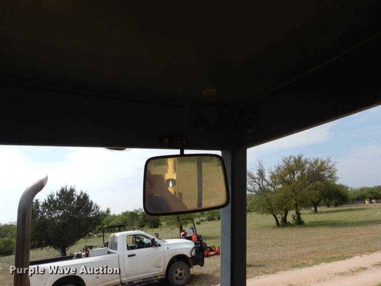 image for item DF2652 2001 New Holland LB75B  backhoe