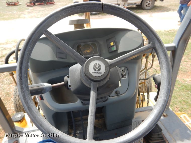 image for item DF2652 2001 New Holland LB75B  backhoe