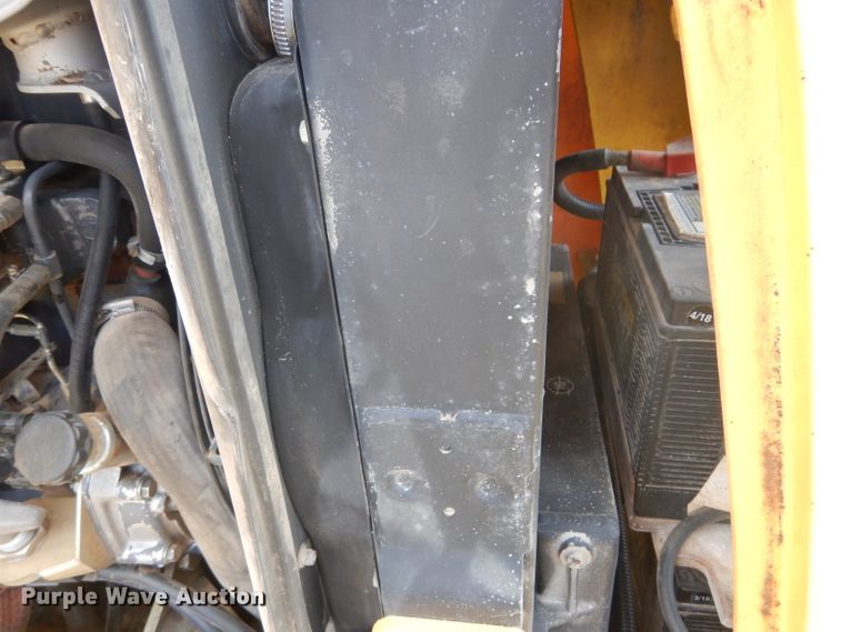 image for item DF2652 2001 New Holland LB75B  backhoe