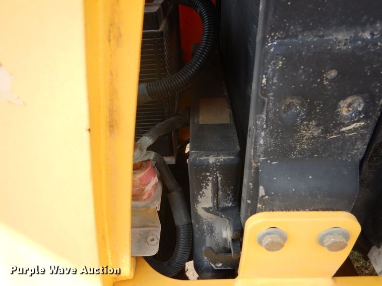 image for item DF2652 2001 New Holland LB75B  backhoe