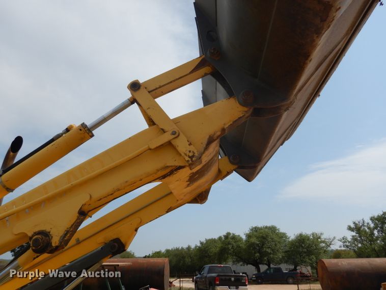 image for item DF2652 2001 New Holland LB75B  backhoe
