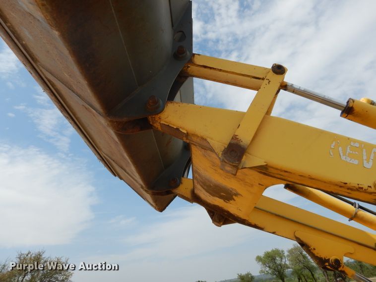image for item DF2652 2001 New Holland LB75B  backhoe