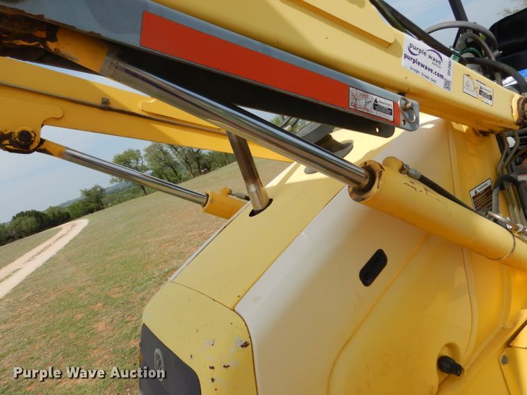 image for item DF2652 2001 New Holland LB75B  backhoe