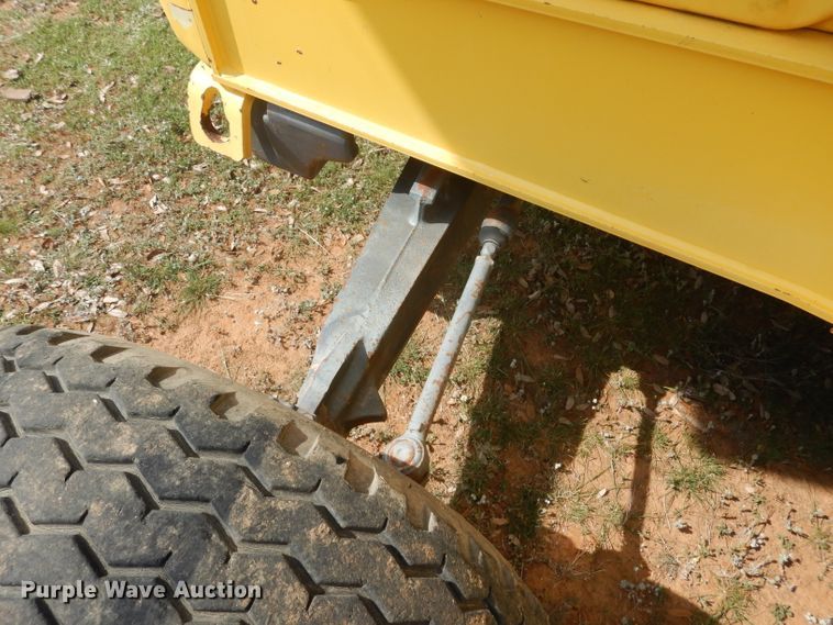 image for item DF2652 2001 New Holland LB75B  backhoe