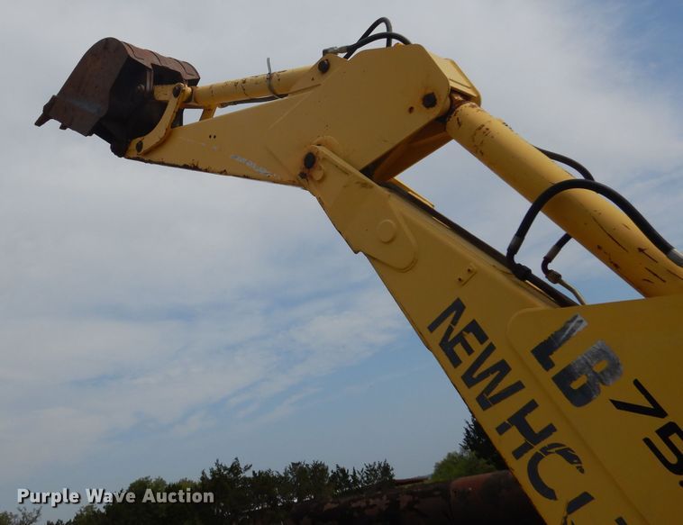 image for item DF2652 2001 New Holland LB75B  backhoe