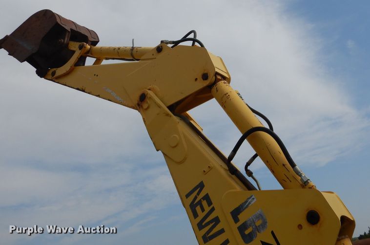 image for item DF2652 2001 New Holland LB75B  backhoe
