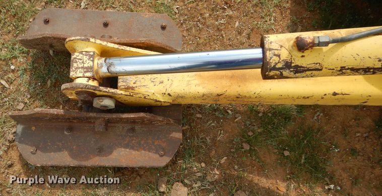 image for item DF2652 2001 New Holland LB75B  backhoe