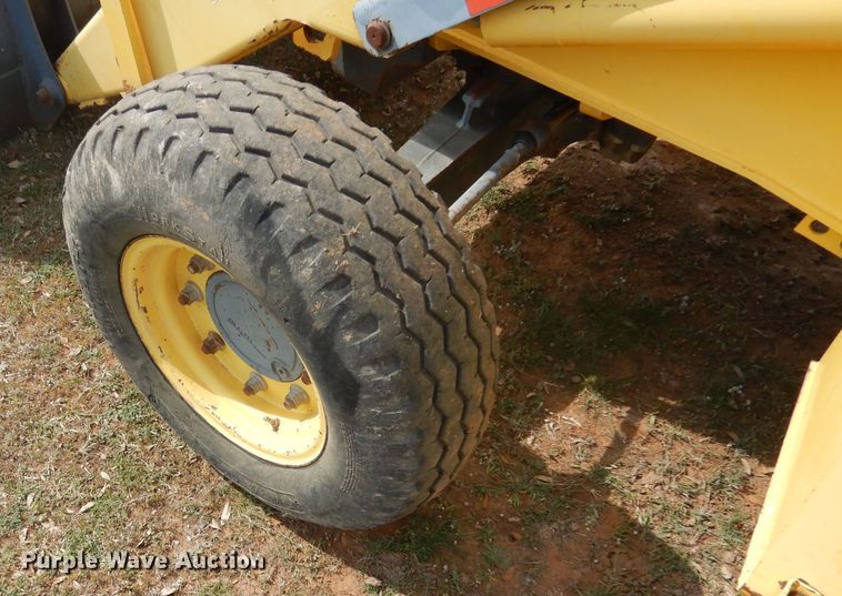 image for item DF2652 2001 New Holland LB75B  backhoe