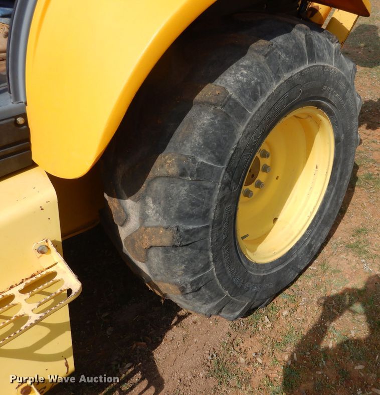 image for item DF2652 2001 New Holland LB75B  backhoe