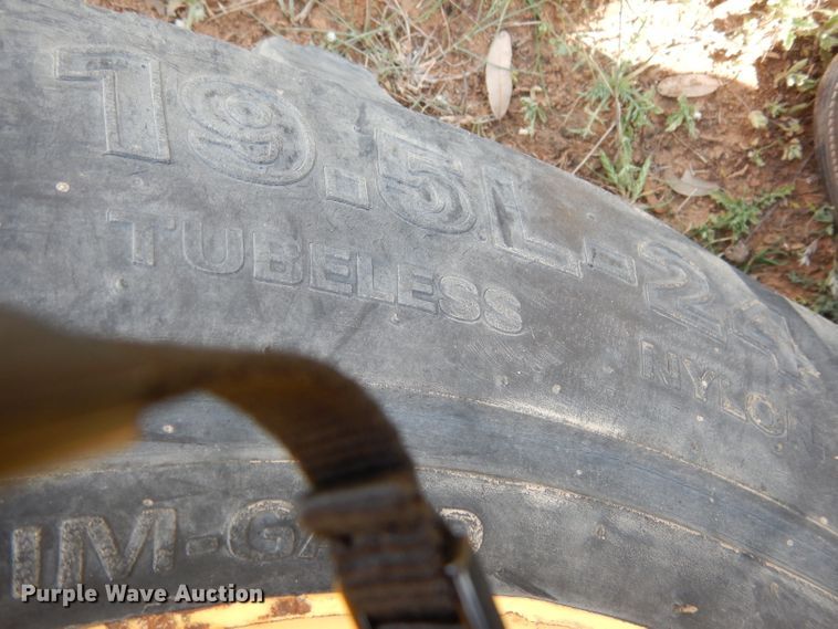 image for item DF2652 2001 New Holland LB75B  backhoe