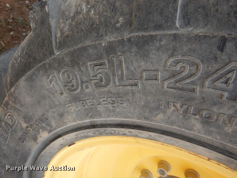 image for item DF2652 2001 New Holland LB75B  backhoe