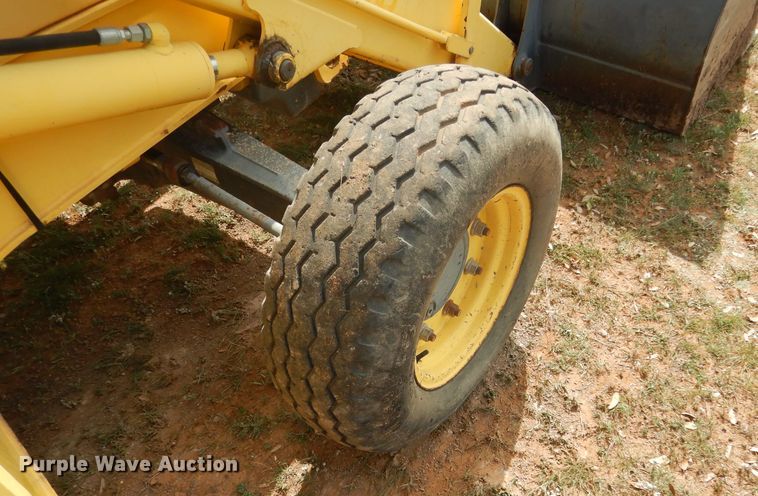image for item DF2652 2001 New Holland LB75B  backhoe