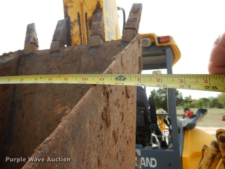 image for item DF2652 2001 New Holland LB75B  backhoe