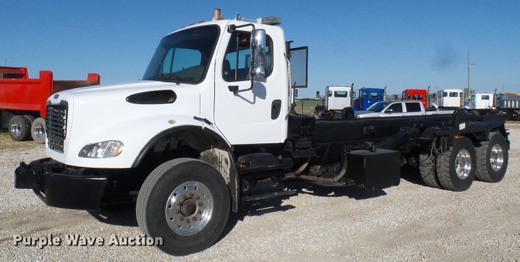 image for item DG2115 2007 Freightliner Business Class M2  roll off container truck