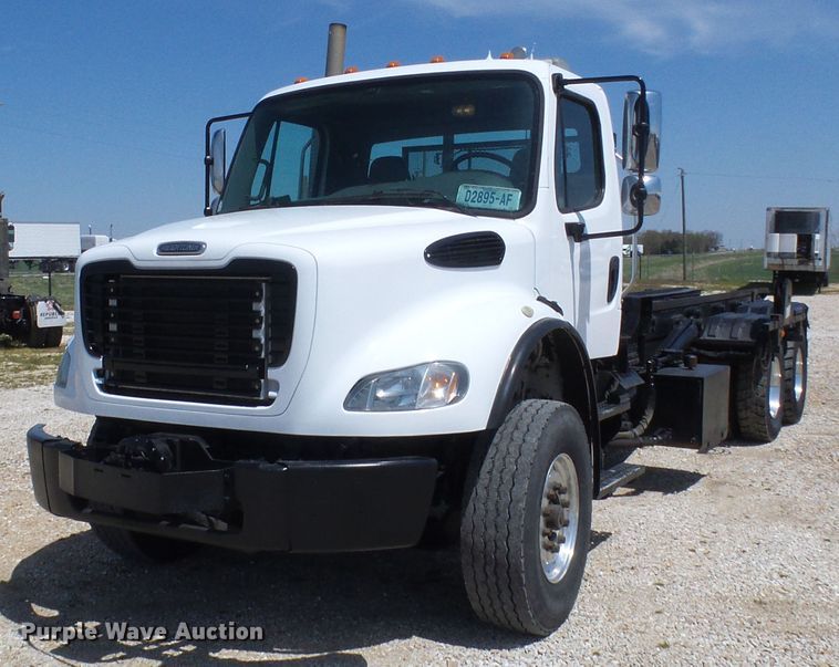 image for item DG2115 2007 Freightliner Business Class M2  roll off container truck