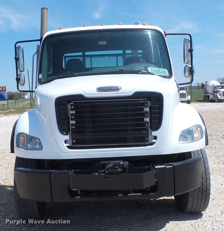 image for item DG2115 2007 Freightliner Business Class M2  roll off container truck