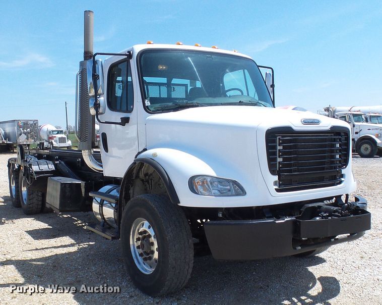 image for item DG2115 2007 Freightliner Business Class M2  roll off container truck