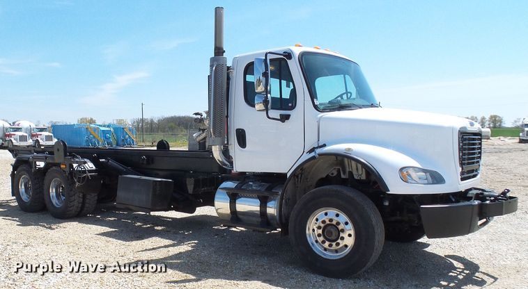 image for item DG2115 2007 Freightliner Business Class M2  roll off container truck